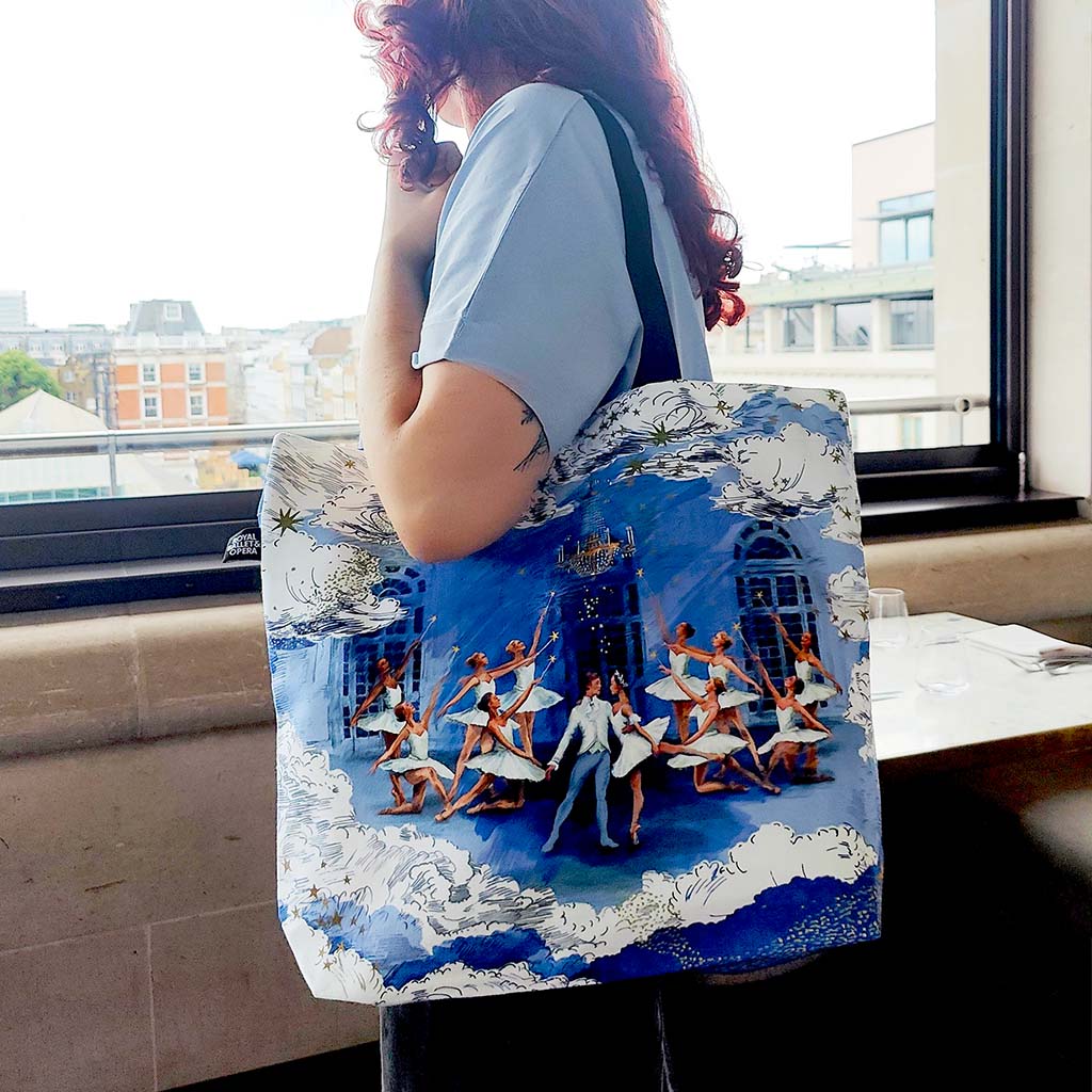 model on the terrace with holding Cinderella ToteBag