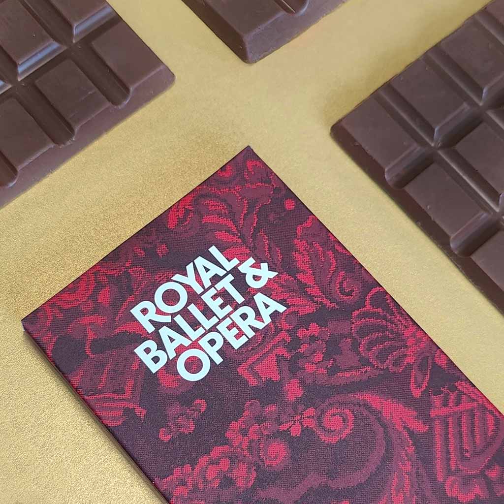 Honeycomb Milk Chocolate bar with packaging featuring the historic carpet of the RBO