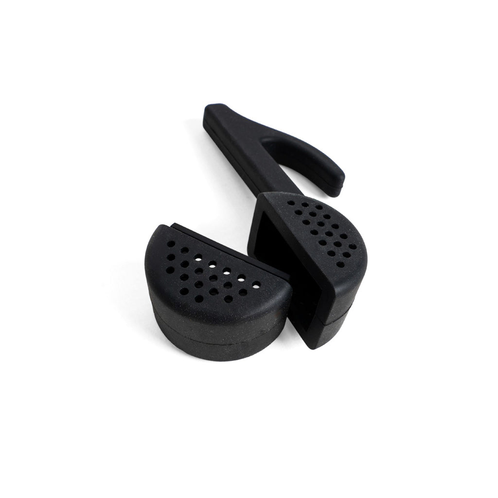 musical note black silicone tea infuser on a white background